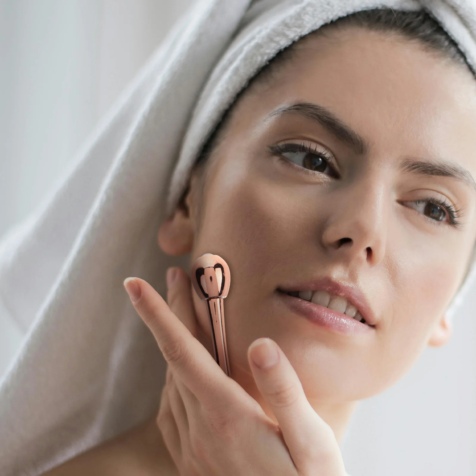 Herramienta aplicadora de crema, masajeador Facial de Metal para levantamiento de arrugas, dispositivo portátil de cuidado de la piel, rodillo para ojos y ojos