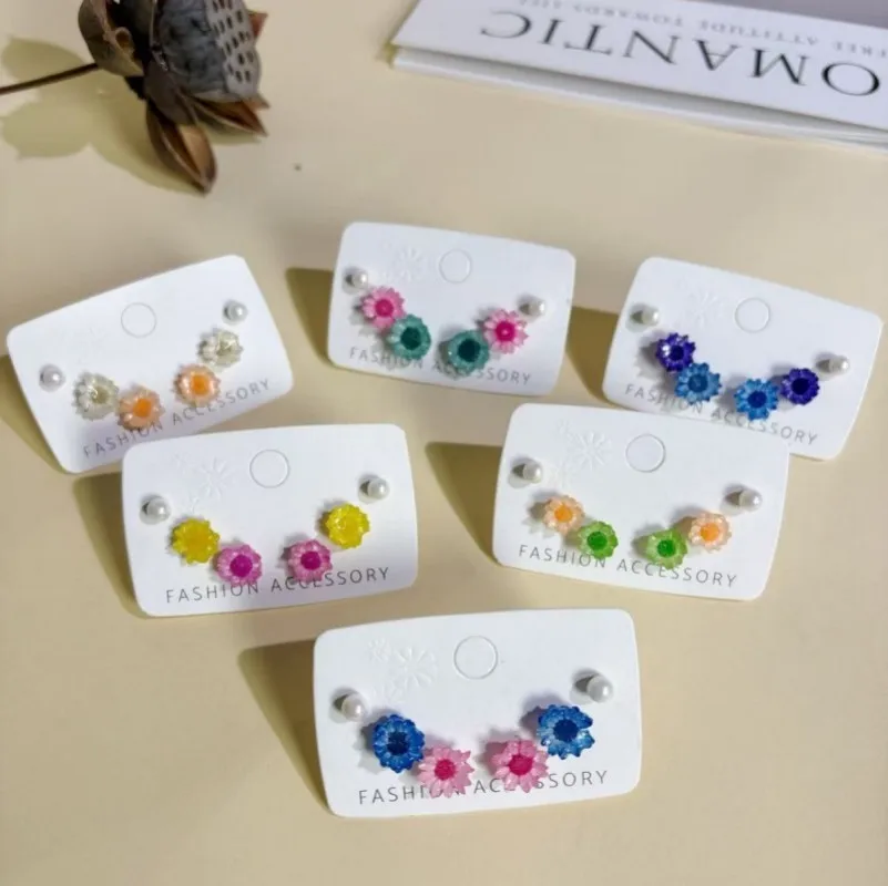 

Cute Small Flower Series Stud Earrings Set Small Daisy Flower Natural Earrings Elegant Dried Flower Earring Wholesale Custom