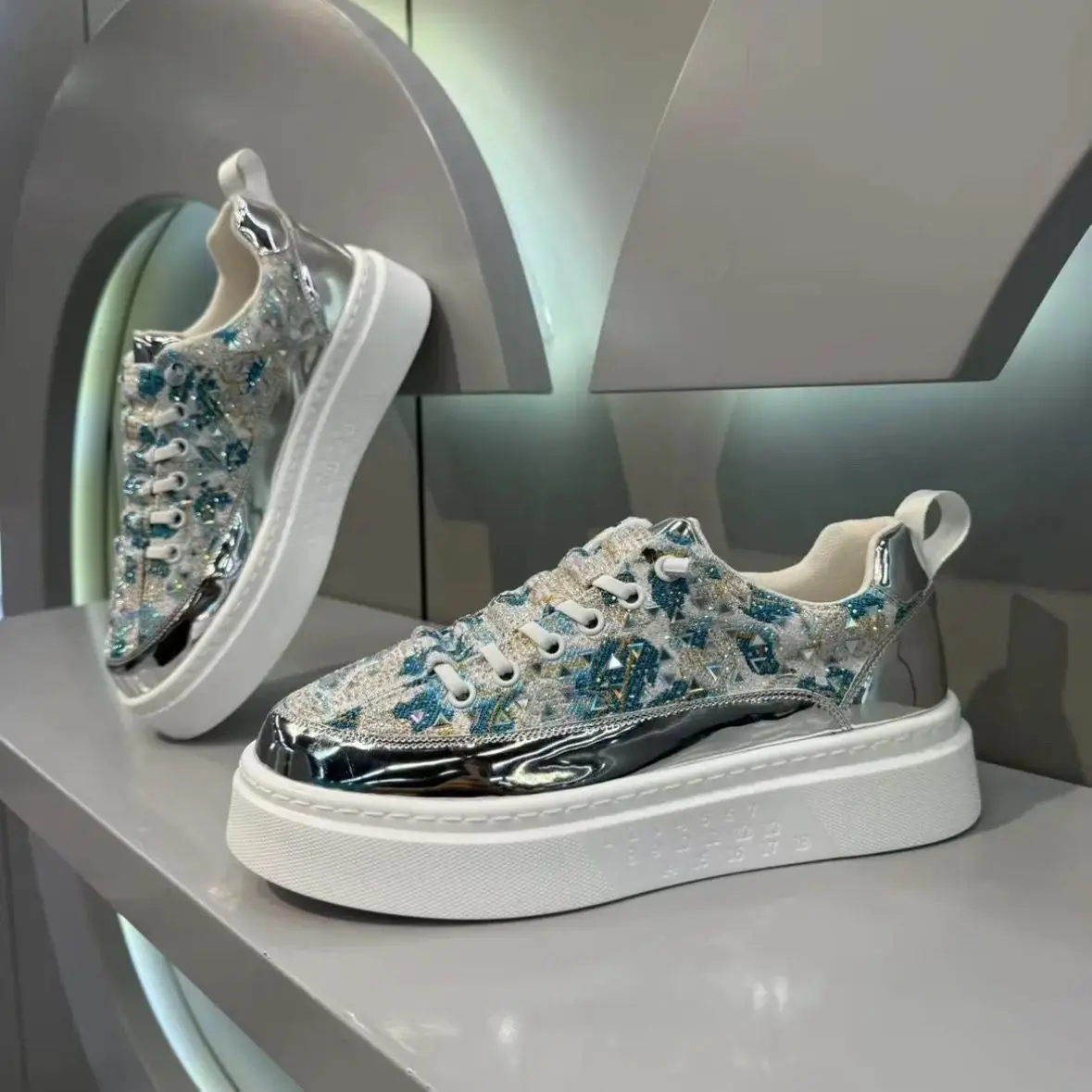 Quick-drying waterproof shoes Men's non-slip fashion sports shoes Women's breathable outdoor waterproof sports shoes