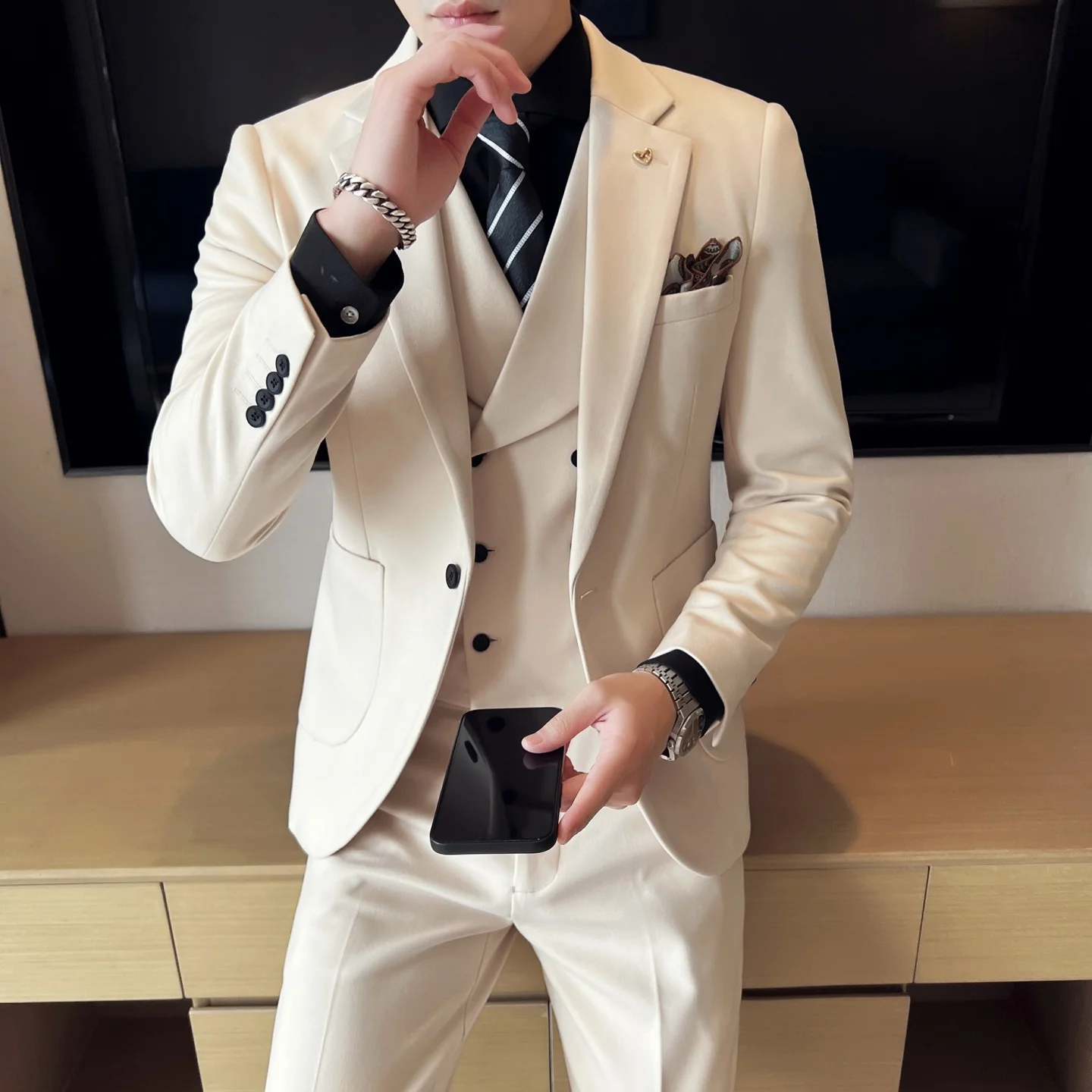 

Осенне-зимний высококачественный однотонный модный костюм из глиняной ткани, мужской повседневный костюм из трех предметов в британском стиле