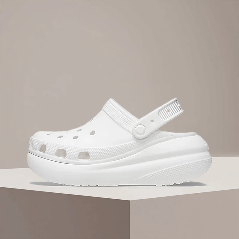 Сабо Crocs Classic Crush, белый цвет, модель Versa, прочные, мягкие, комфортные, с амортизацией, стильный дизайн, для мужчин и женщин, артикул 207521-100.