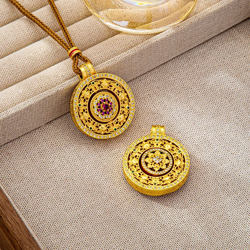 

Zircon-Inlaid 8-Treasure Rotatable Compass Pendant Unisex 24K Gold AU999 - Shiny, rotatable, auspicious, pure gold for all