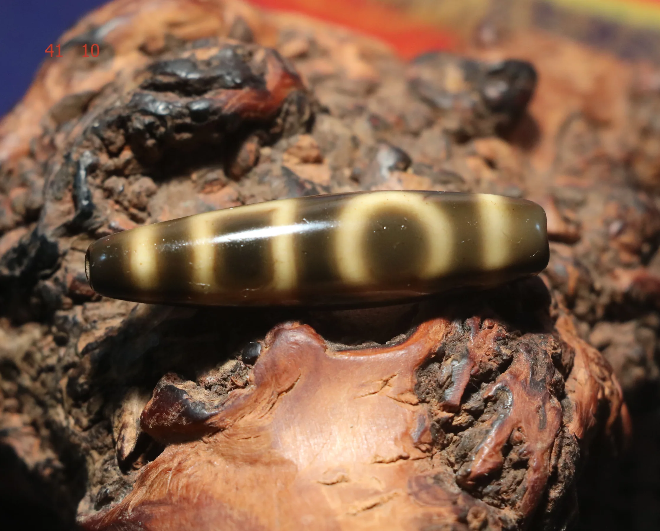 

Top Magic Energy Tibetan Old Oily Agate Ivory Color Heaven&Earth Unique Shape With Healer Pit Dzee dZi Bead Amulet For Jewelry P