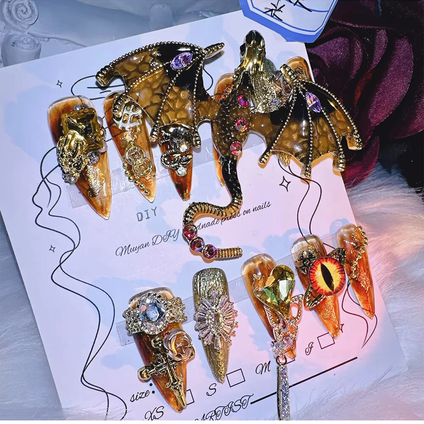 Image of 10 Stück hochwertige handgefertigte Nägel zum Aufdrücken, echte Aufnahme, reiner handgezeichneter Reichtum, akkumulierender Drache, Bernstein, übertrieben, super cool