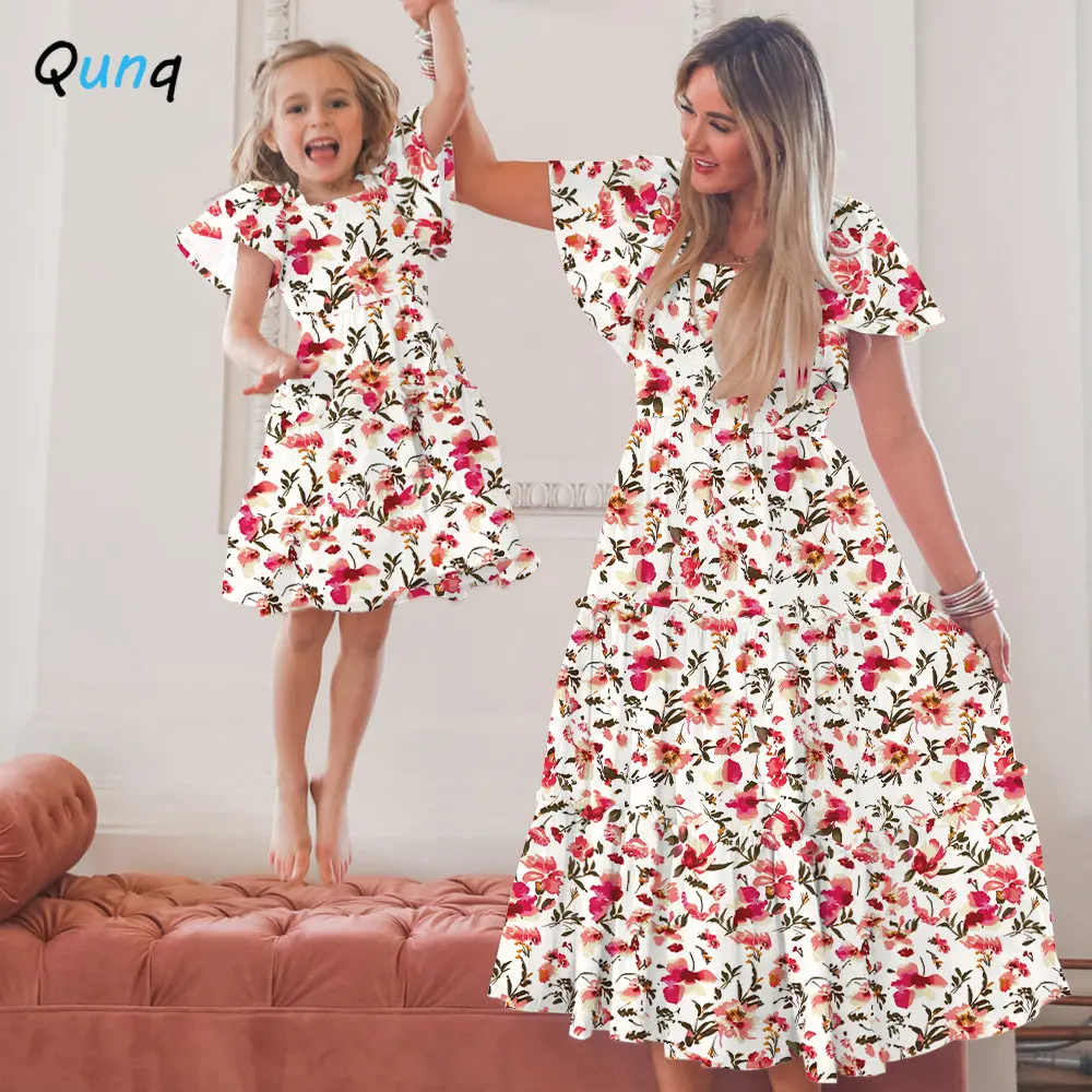 Qunq Summer genitore-figlio Outfit colletto quadrato Fashion Print Bind Ruffle Sleeve Sweet Dress mamma e figlia vestiti coordinati