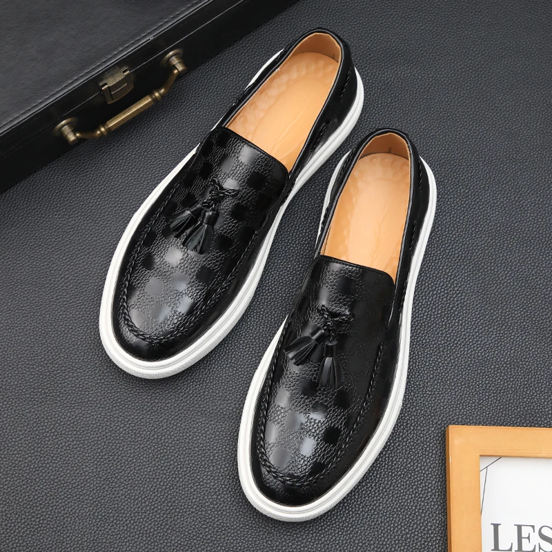 Fashion Men's Casual Shoes Embossed Leather Men Classic Retro British Style Tassels Loafers Mens Slip-on Outdoor Driving Flats