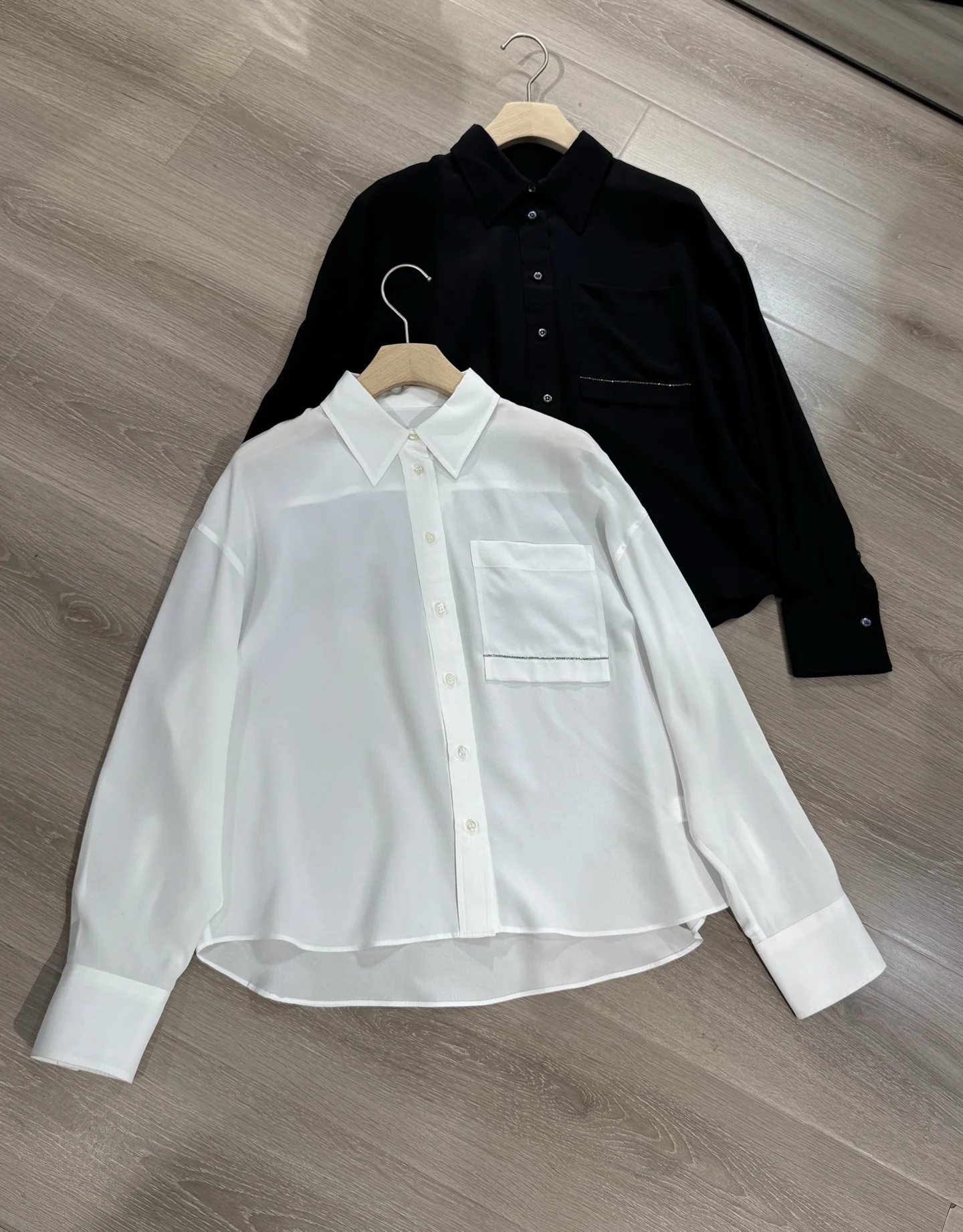 

Ele Silk Casual irt Spring Summer Turn-down Collar Long Sve Women's Faion Versatile Commute Top BC Spring 2026