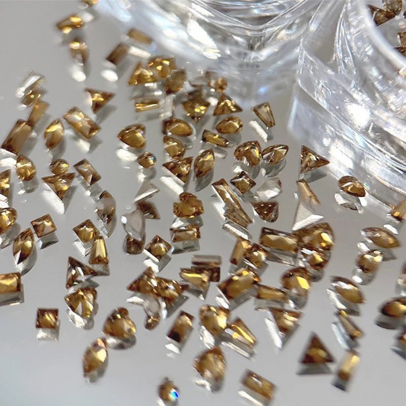 50 個キャラメルブラウンミニジルコンネイルラインストーン水滴/ラウンド/スクエア/トライアングル/ハートネイル宝石グリッターネイルダイヤモンド装飾