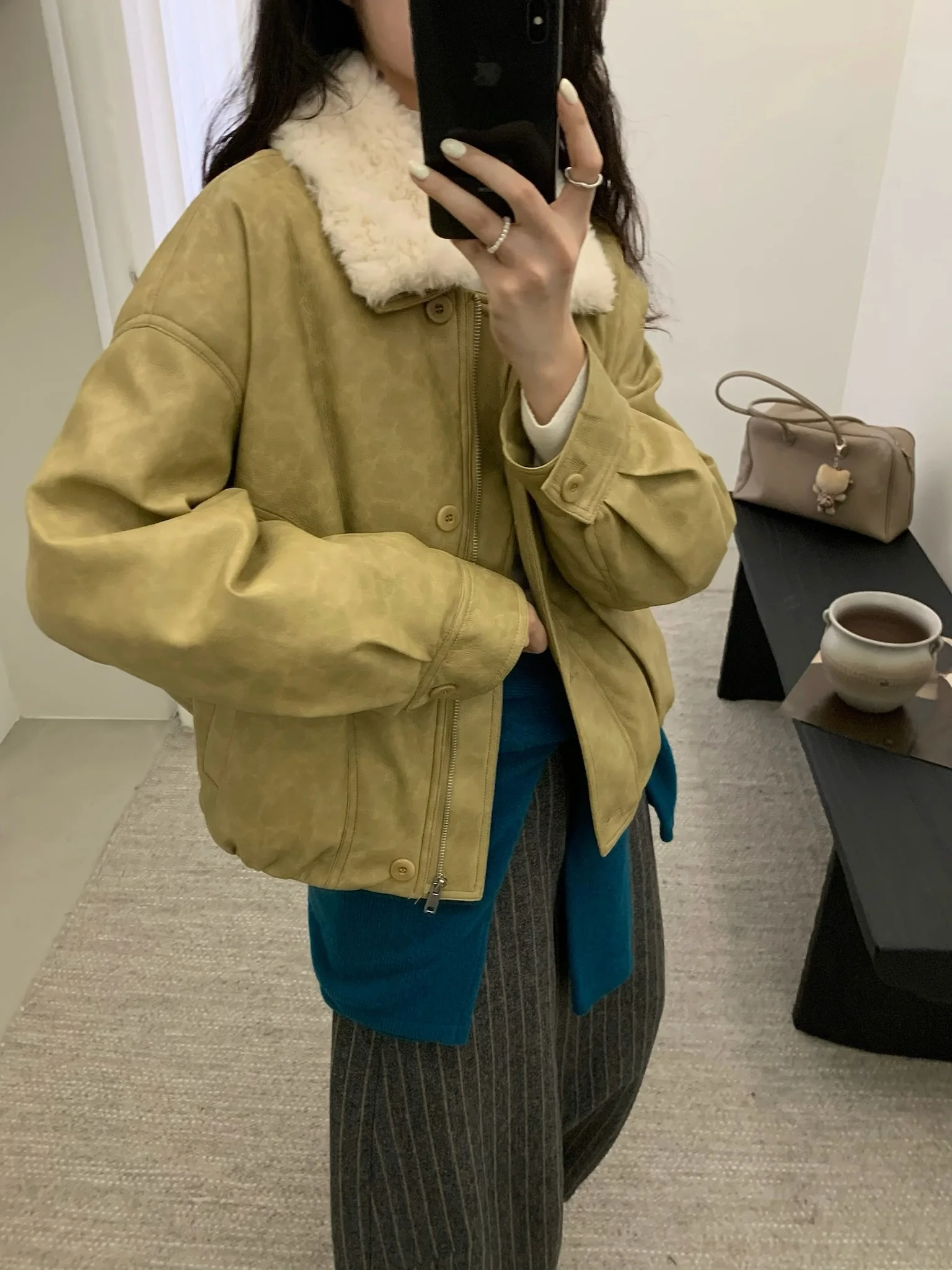 

Белая женская корейская ретро-куртка из овчины с пуховым наполнителем, теплая, утолщенная, кожаная, с длинными рукавами