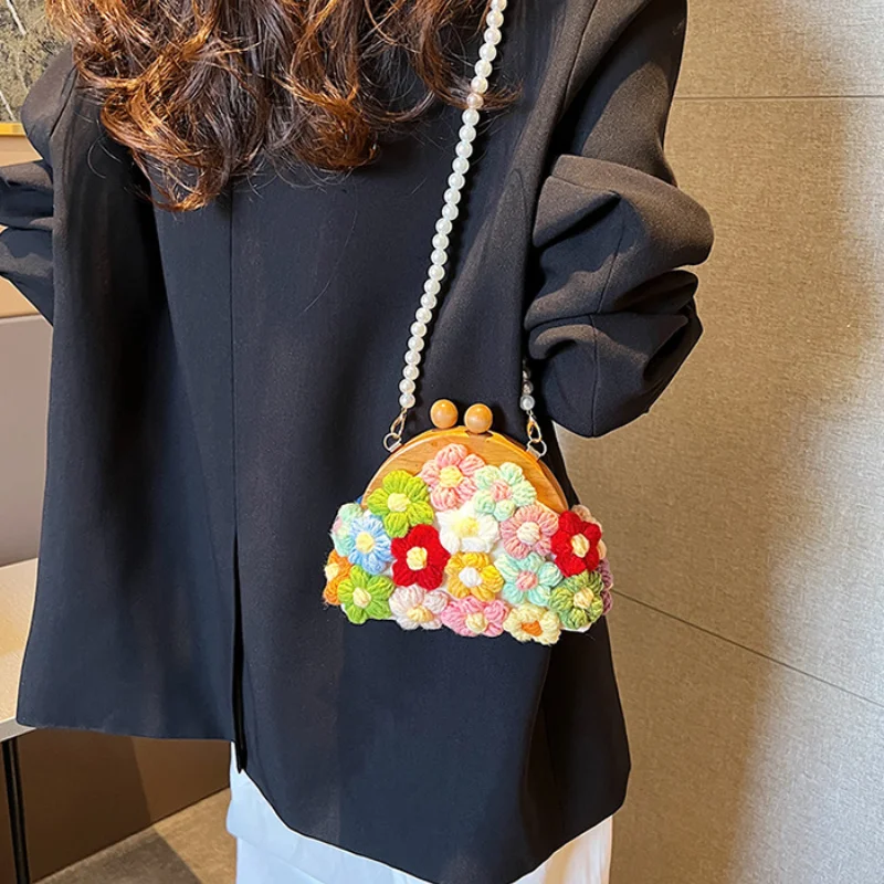 2023 New Mini Bags for Women Fashion Woven Flower Shell Crossbody Bag Party Pearl Chain Trend Purse Cute Female Shoulder Bag