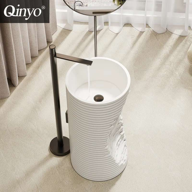 Lavatório integrado do pilar do hotel