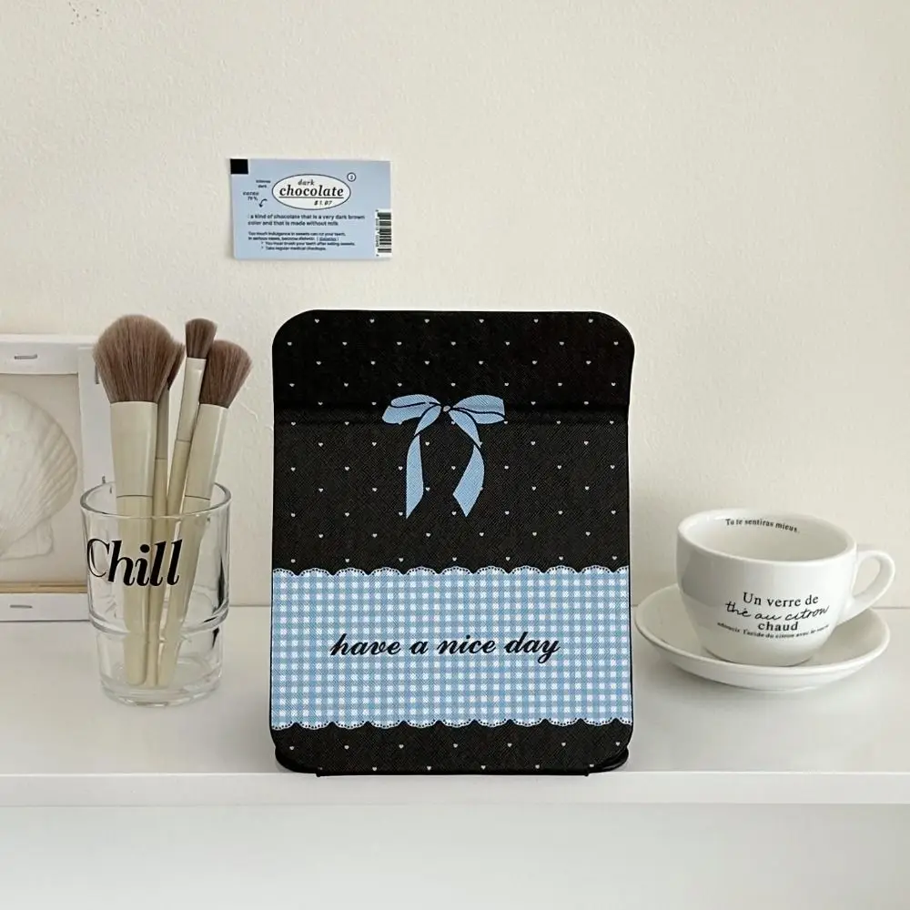 Espejo portátil de cuero Pu con soporte de escritorio, espejo de maquillaje plegable con lazo rosa, ligero, delicado espejo de maquillaje de bolsillo Unisex