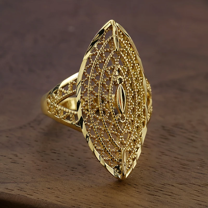 Huitan Hyperbole Marquise-förmige Fingerringe für Damen, goldfarben, hohles Design, luxuriöse, trendige Hochzeitsaccessoires, neuer Schmuck