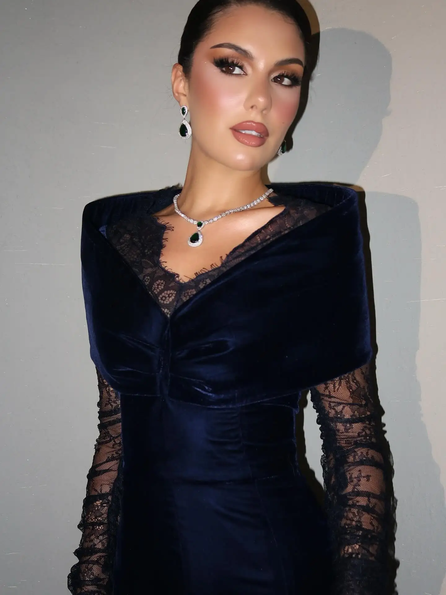 فستان حفلات أنيق مخصص باللون الأزرق الداكن للنساء من الدانتيل المخملي لحفلات الزفاف وحفلات السهرة وطول الأرض للمناسبات الخاصة #5