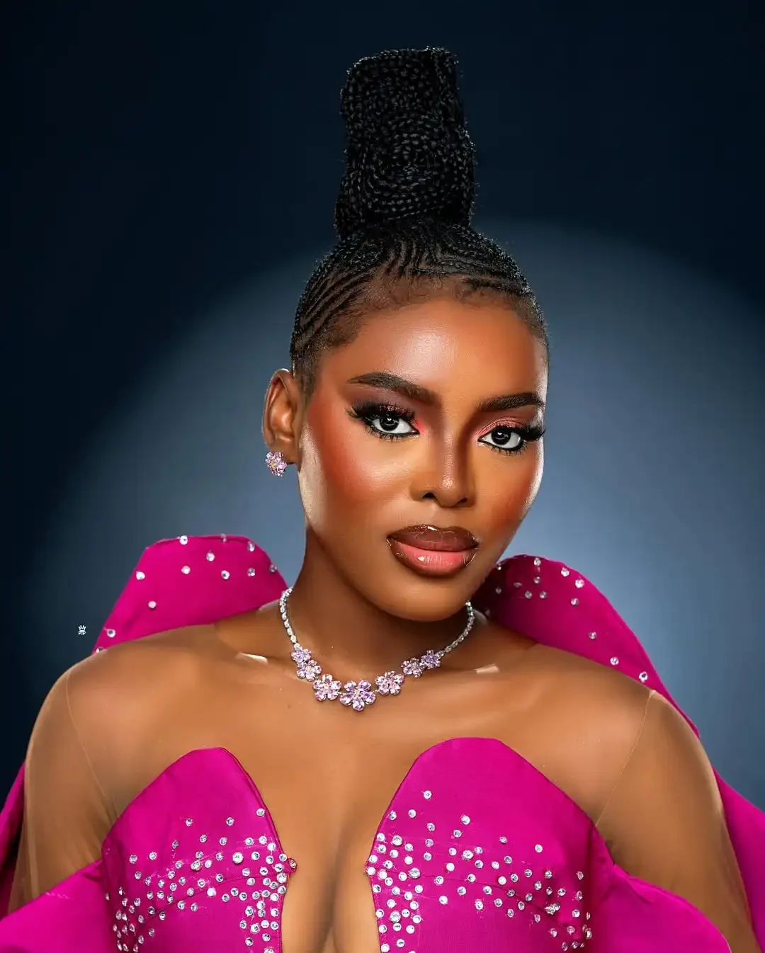 매력적인 자홍색 새틴 우아한 아프리카 여성 이브닝 가운 시스루 메쉬 넥 롱 트럼펫 프롬 드레스 아소 에비 시크 롱 S 맞춤 제작