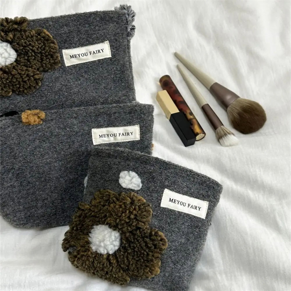 Borsa per il trucco con fiori di pecora cartone animato Borsa per cosmetici in lana grigia Borsa da toilette multifunzionale di grande capacità Bussness da viaggio