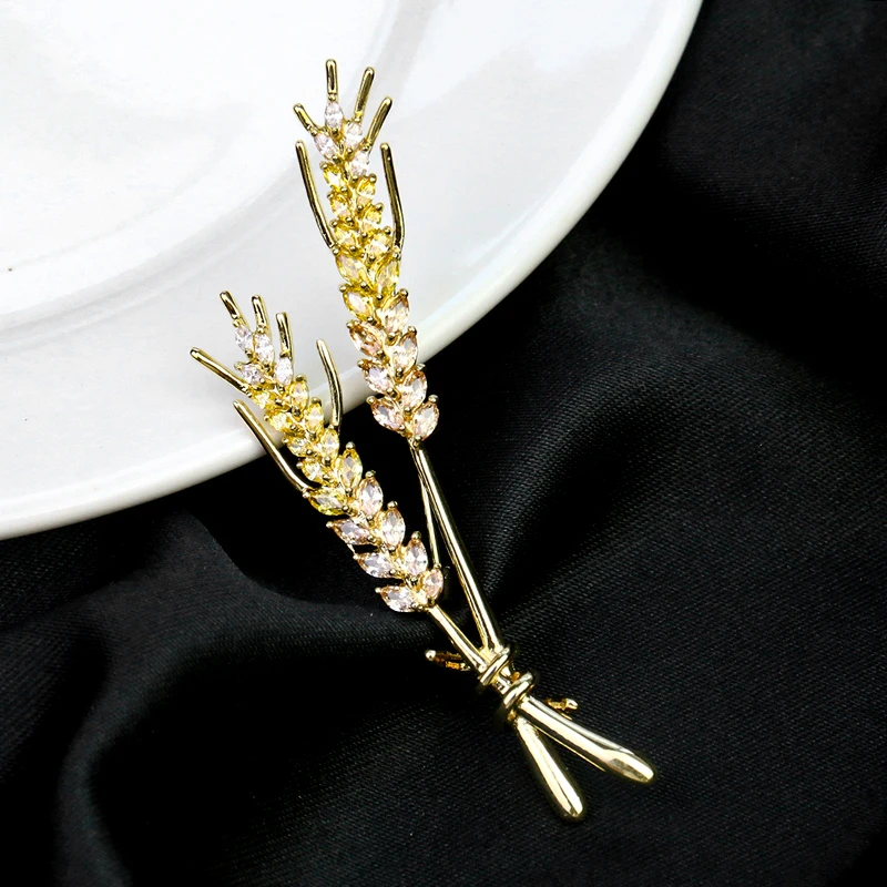 Golden Two Ears of Wheat Metal Brooch Set with Shiny Zirconia Elegant Ladies Corsage Badge of Honour Custom Lapel Jewelry Pin