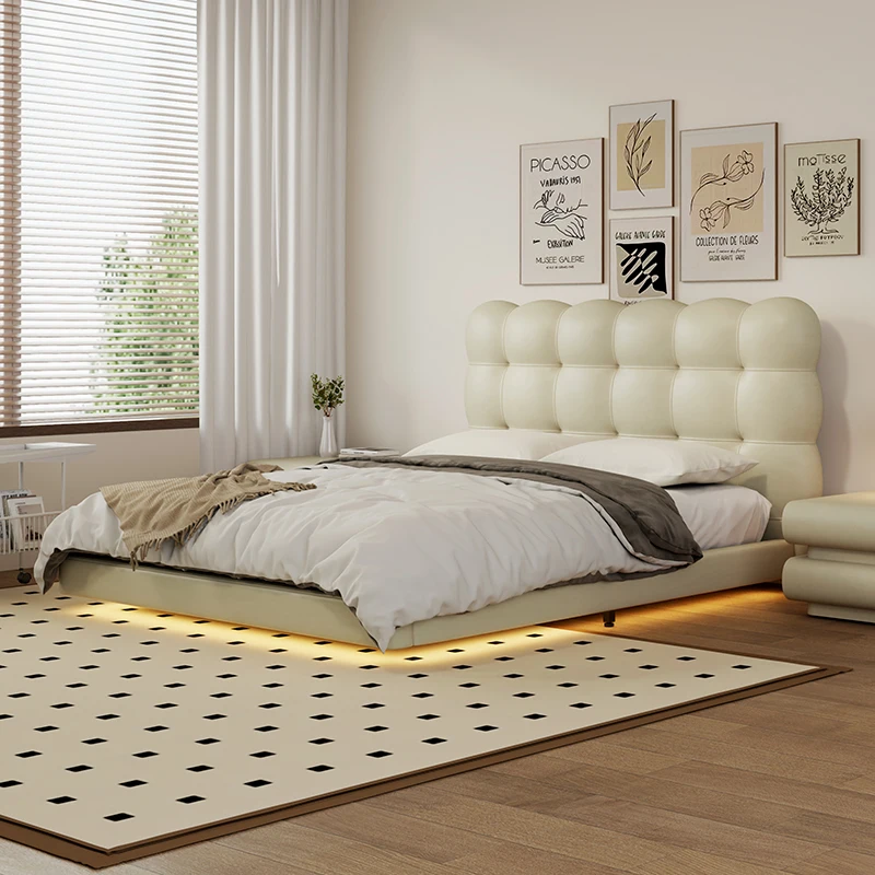 The bubble bed has a cowhide cream double bed on the top layer, which is modern and simple