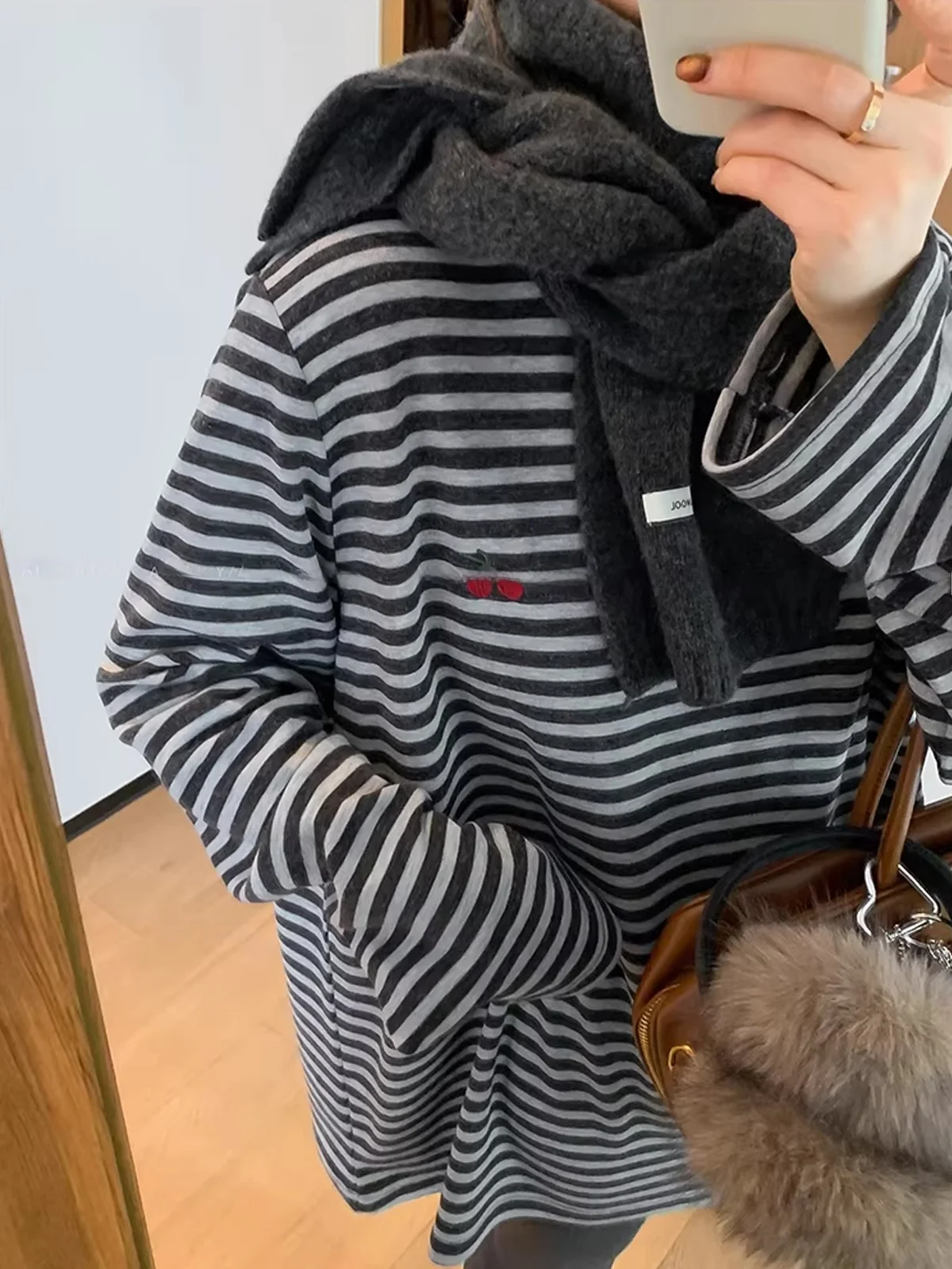 

Love Devil Fi Striped Long Sve round Ne T-irt Women's Loose Fit Casual Winter New Sle Slimming Versatile Top