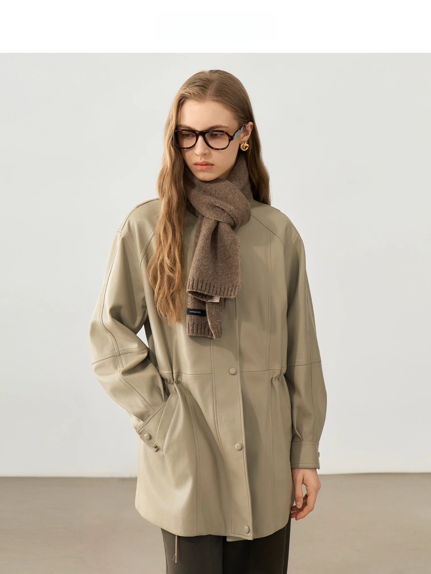   Casaco Feminino de Couro PU de Comprimento Médio com Gola Virada e Manga Longa para o Dia a Dia - Recomendado