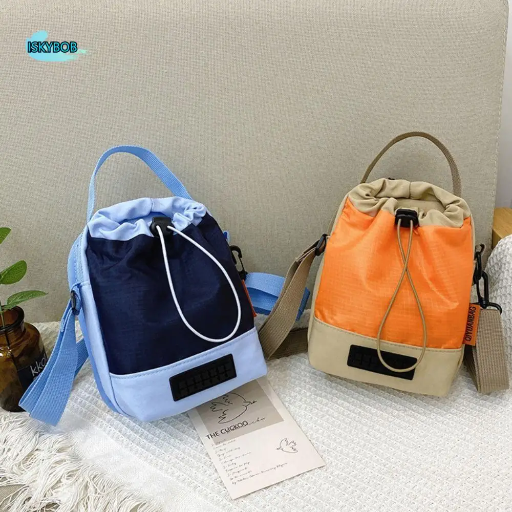 

Contrast Color Water Bottle Carrier Bag Front Pocket Waterproof Crossbody Water Bottle Purse Large Opening Adjustable
