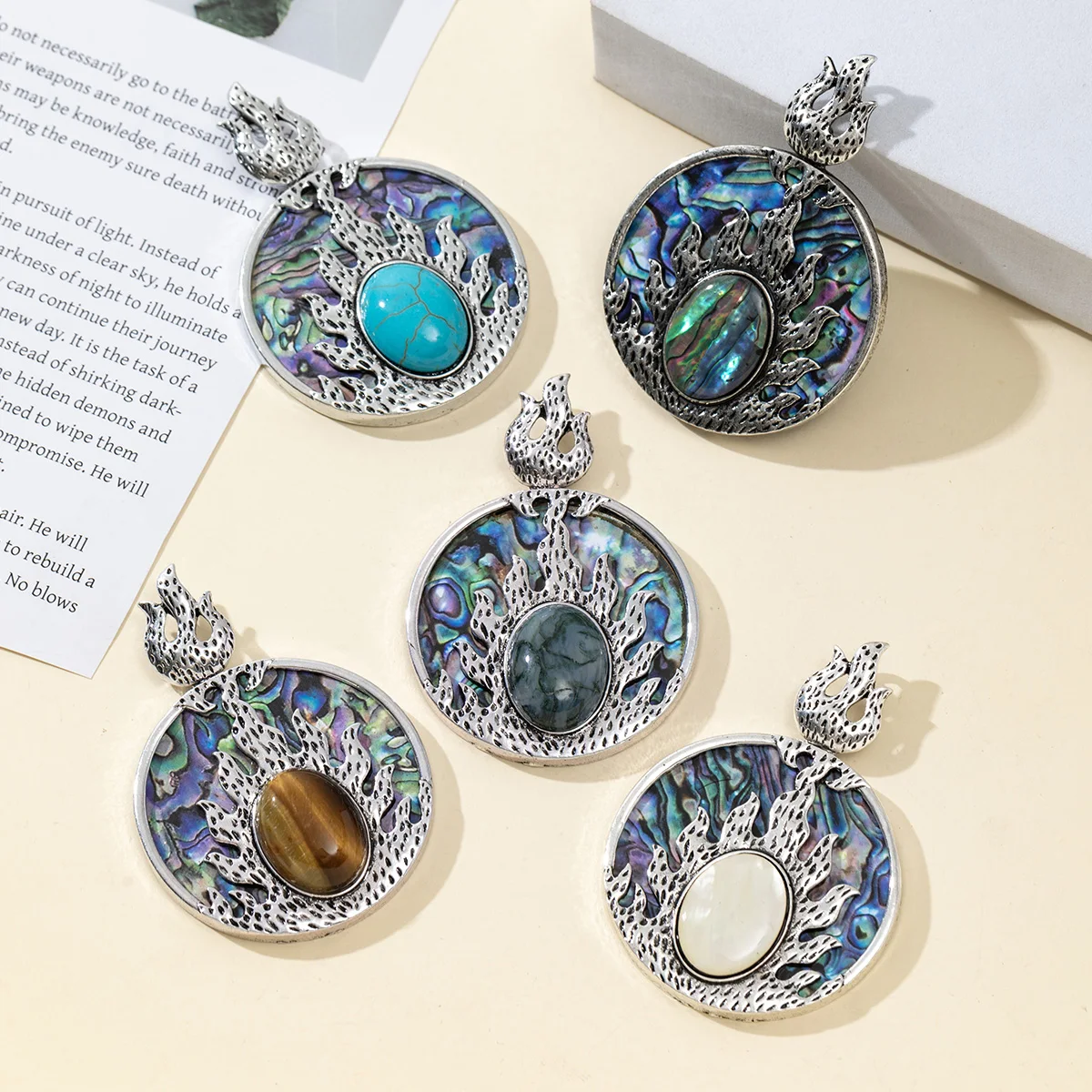 Natural Shell Pendant Flame Plating Silver Natural Abalone Shell Pendant for Making DIY Nacklace Bracelet Accessories 45x45mm