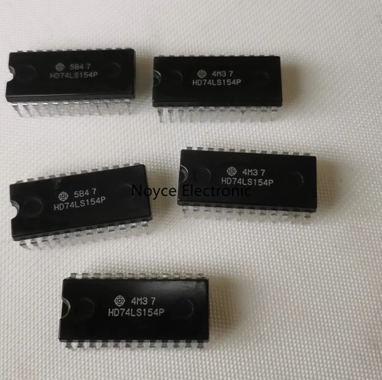 

Original straight-in HD74LS154P wide-body DIP-24 4-wire to 16-wire decoder/demultiplexer chip /1pcs