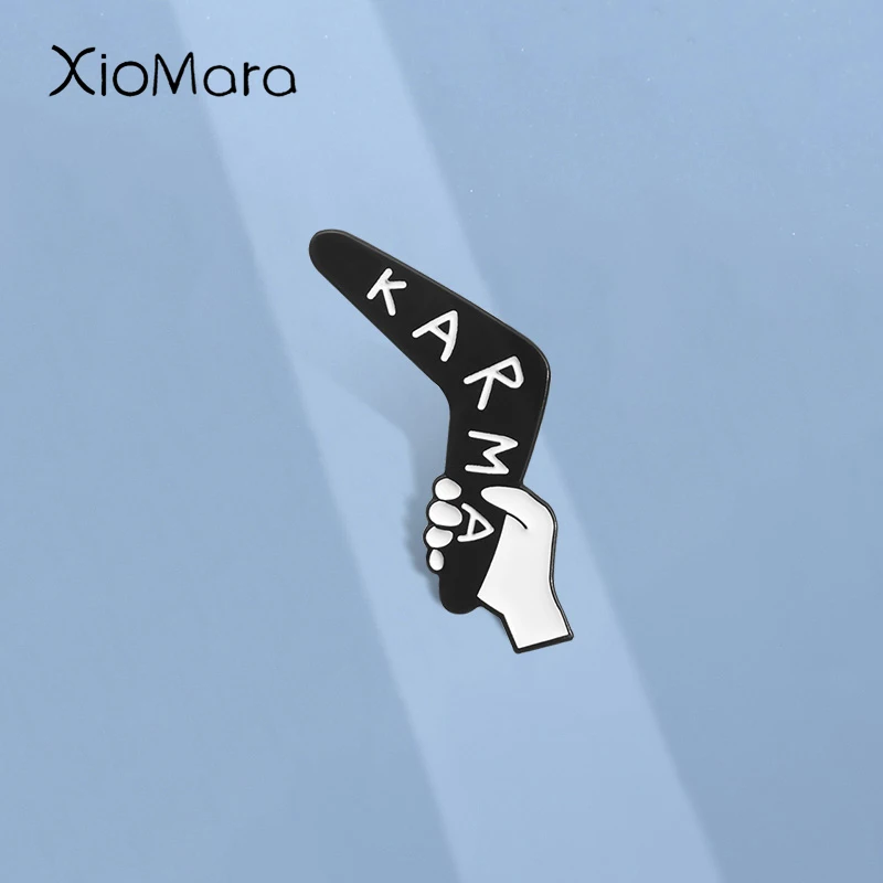 Alfileres esmaltados KARMA Boomerang, broches personalizados del ciclo de retribución, insignias de solapa, joyería gótica Punk, regalo para amigos
