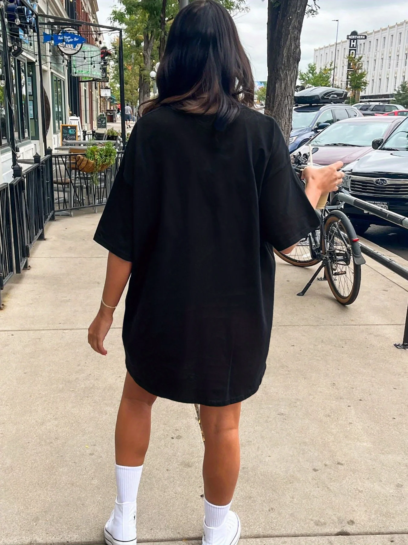 She Is A Loose-Fitting Casual T-Shirt Dress Made of With Letter Prints