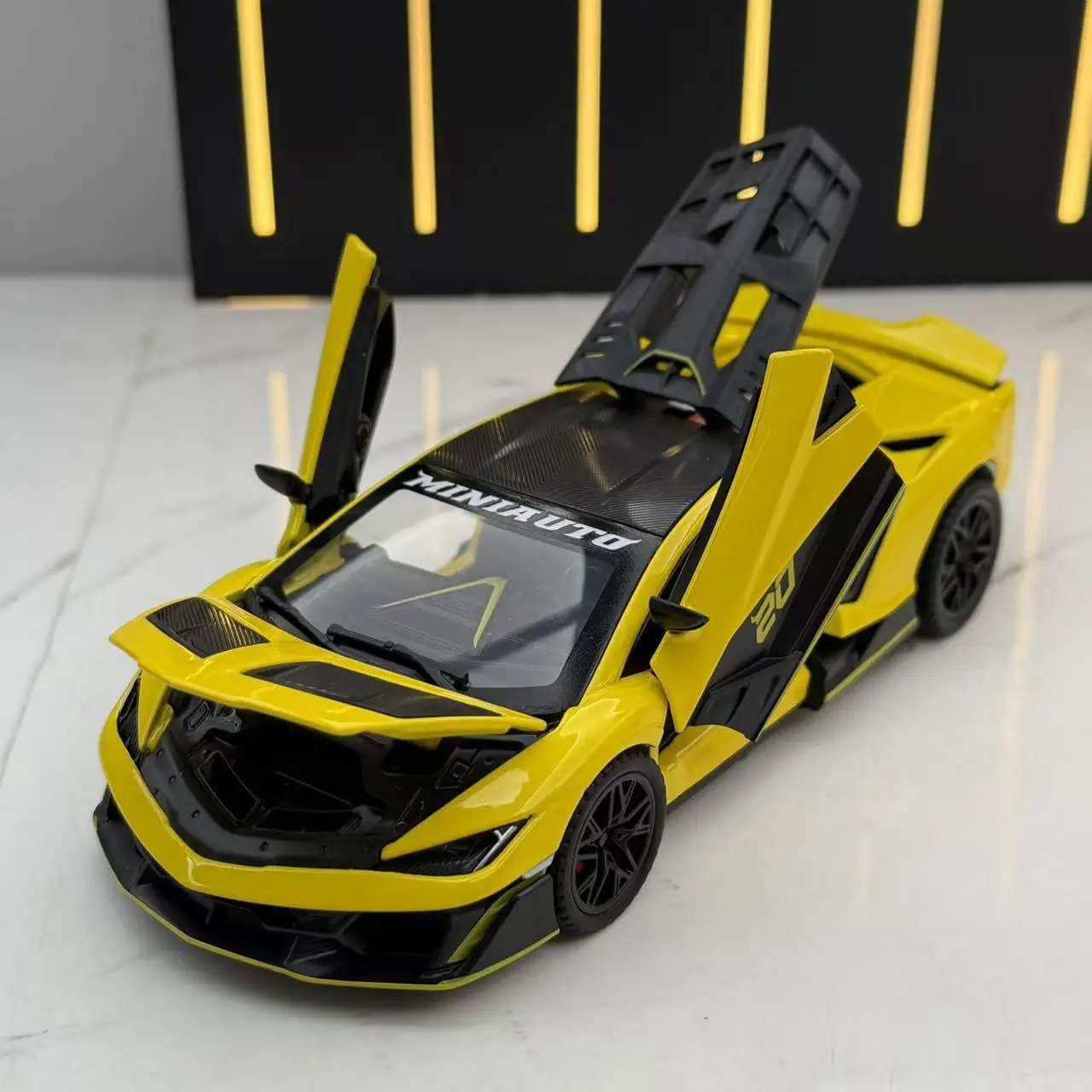 

1:32 Fenomeno Supercar Alloy Metal Diecast Model Car Library Static Sound & Light Ornaments Birthday Gift For Boyfriend