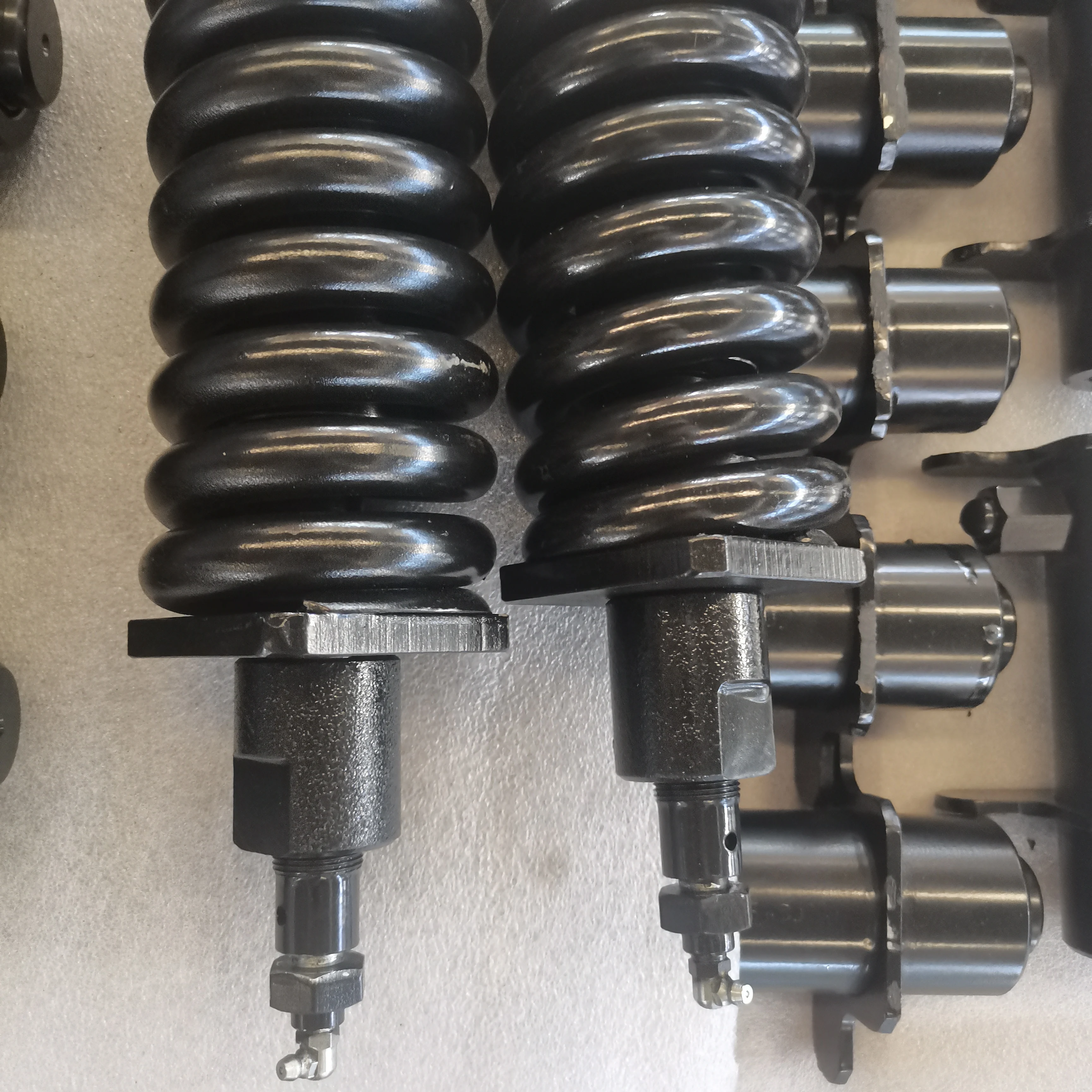 Excavator Spare Parts  Excavator Track Adjuster Assy  Excavator Tracks Adjust