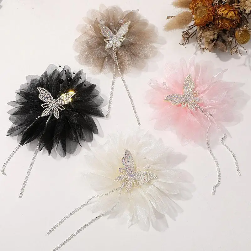 Weiche, flauschige Tüll-Haarklammern mit Strass-Schmetterling, funkelnden Kristallen und Quasten für Damen, geeignet für Hochzeiten und Partys. – Detail 4