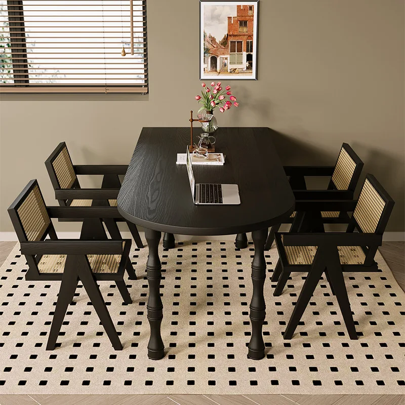 Tavolo da pranzo per la casa