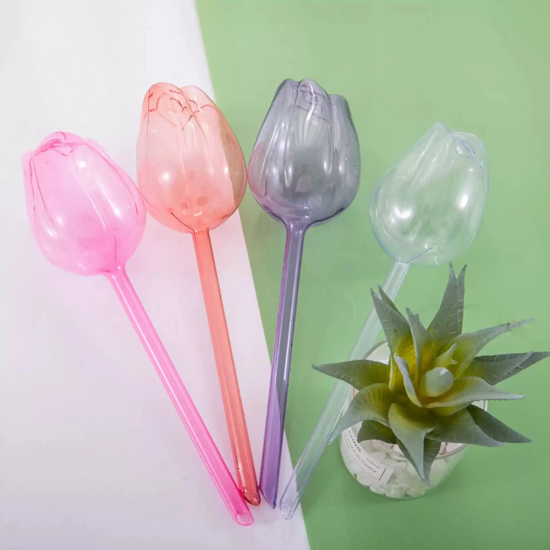

Автоматические капельницы для полива растений Pink Tulip Garden Plant Watering Balls, подходят для использования внутри и снаружи помещений, подходят для всех видов растений.