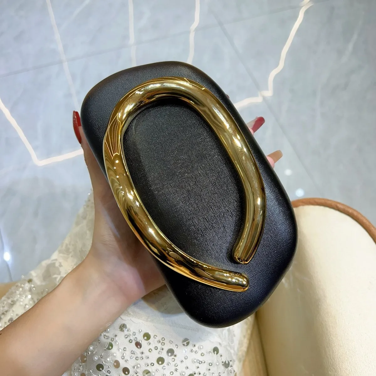 الذهب صندوق إغلاق معدني حقيبة صغيرة المرأة مساء حفل زفاف لطيف محفظة حقيبة حقائب اليد أحمر داكن أبيض 2025 ربيع موضة جديدة Ins #6