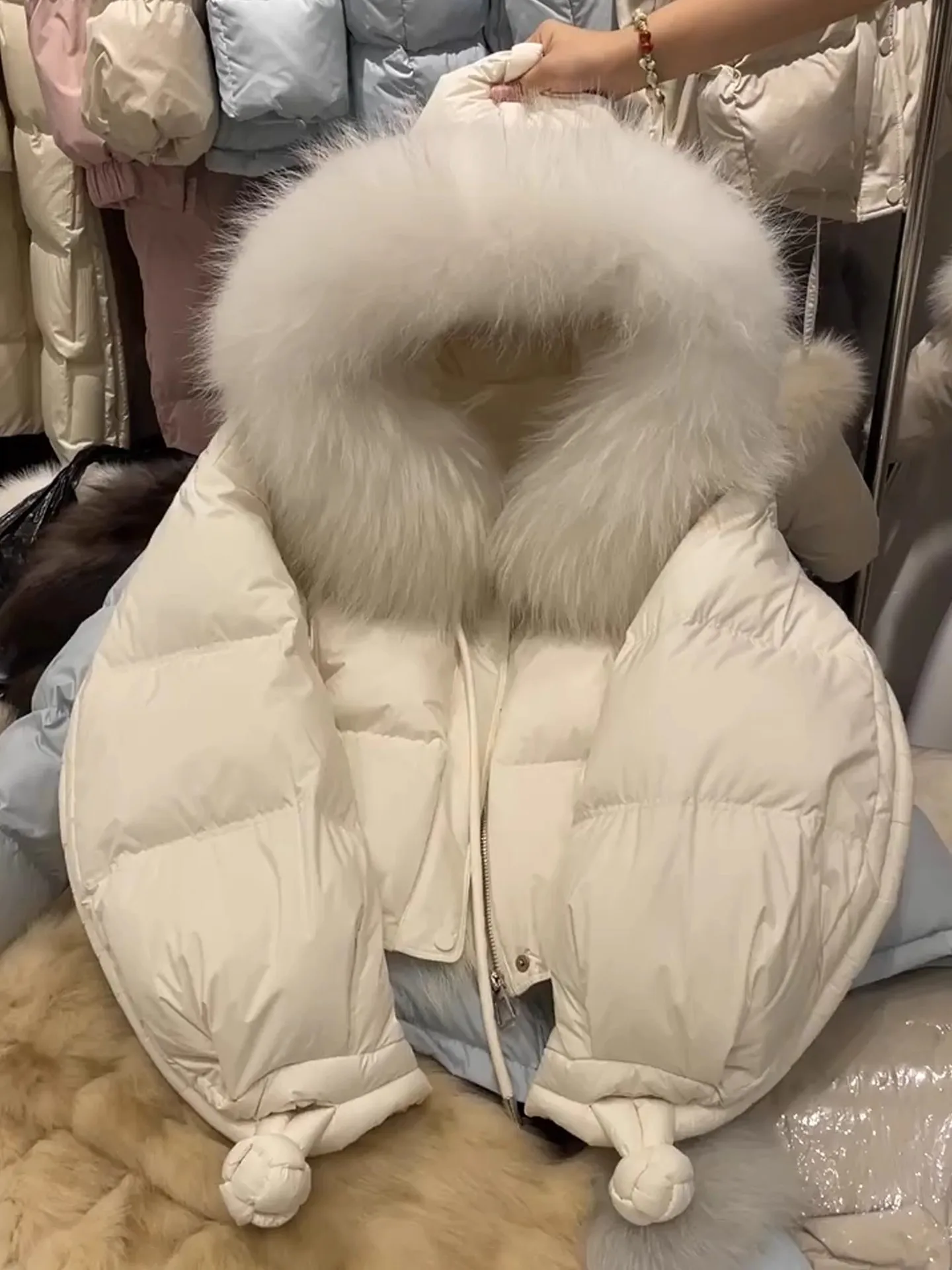 

Женская пуховая куртка с капюшоном, теплая, уютная, зимняя, с уникальным большим меховым воротником, повседневная модная корейская версия Thiened Lon...