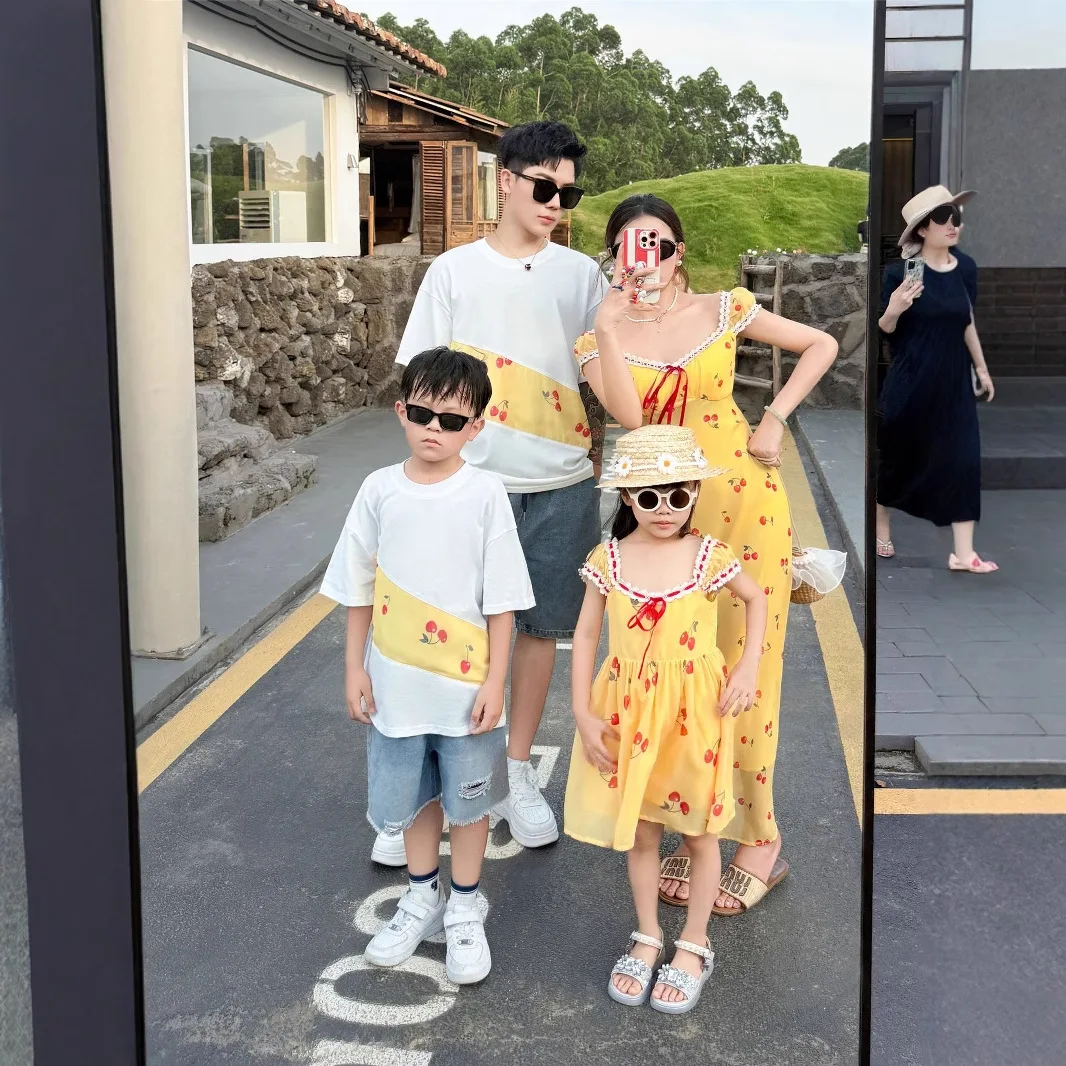 

2026 Summer Beach Vacation Family Matching Outfits Family Of 3 4 Cherry Floral Print Mommy & Me Dress Baby Matching Clothes Set
