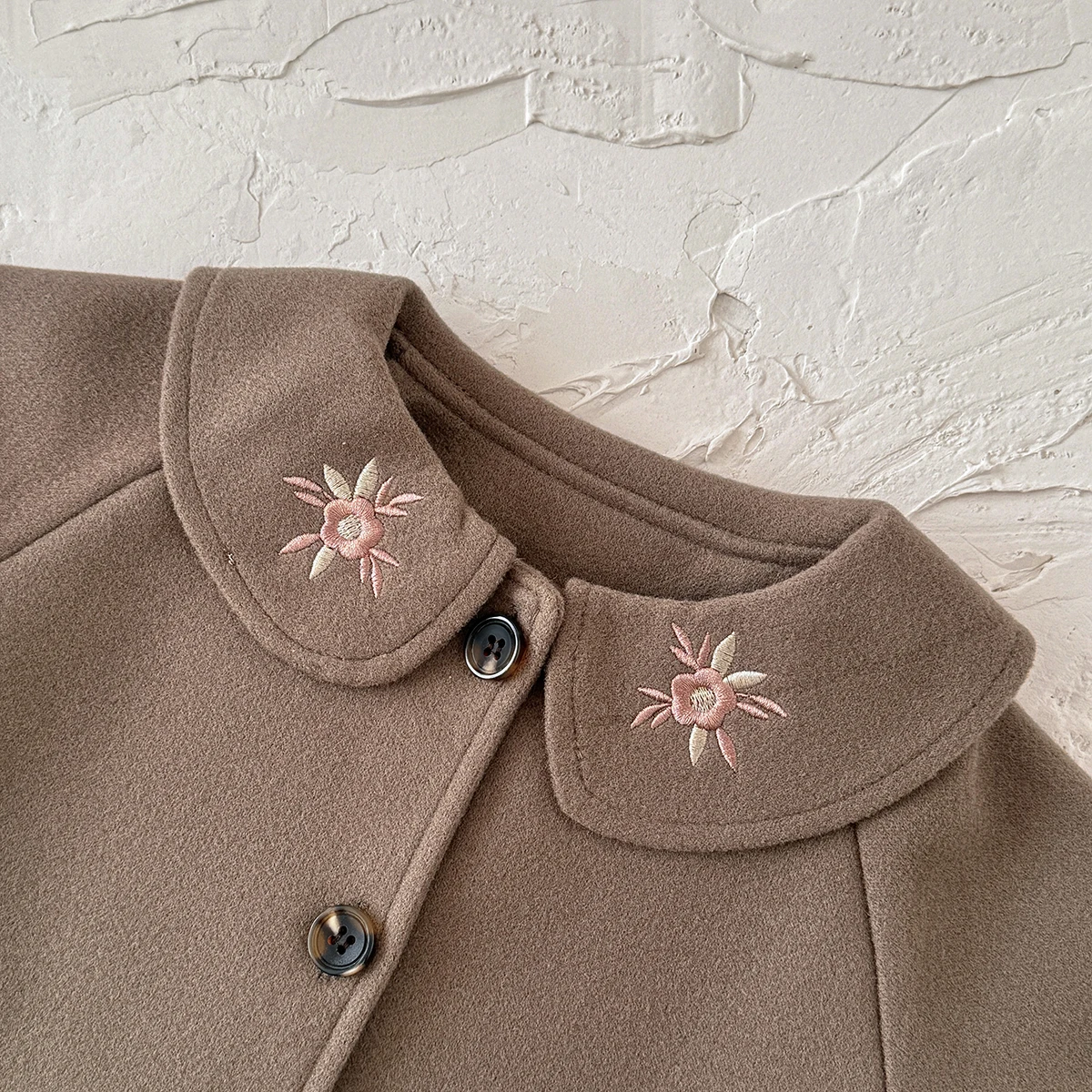 2026 Neue Baby-Wolljacke mit niedlichem Sonnen-Stickerei-Kragen, warm, Beige/Kamel, Oberbekleidung für Kleinkinder, Herbst-Winter-Jacke – Detail 9