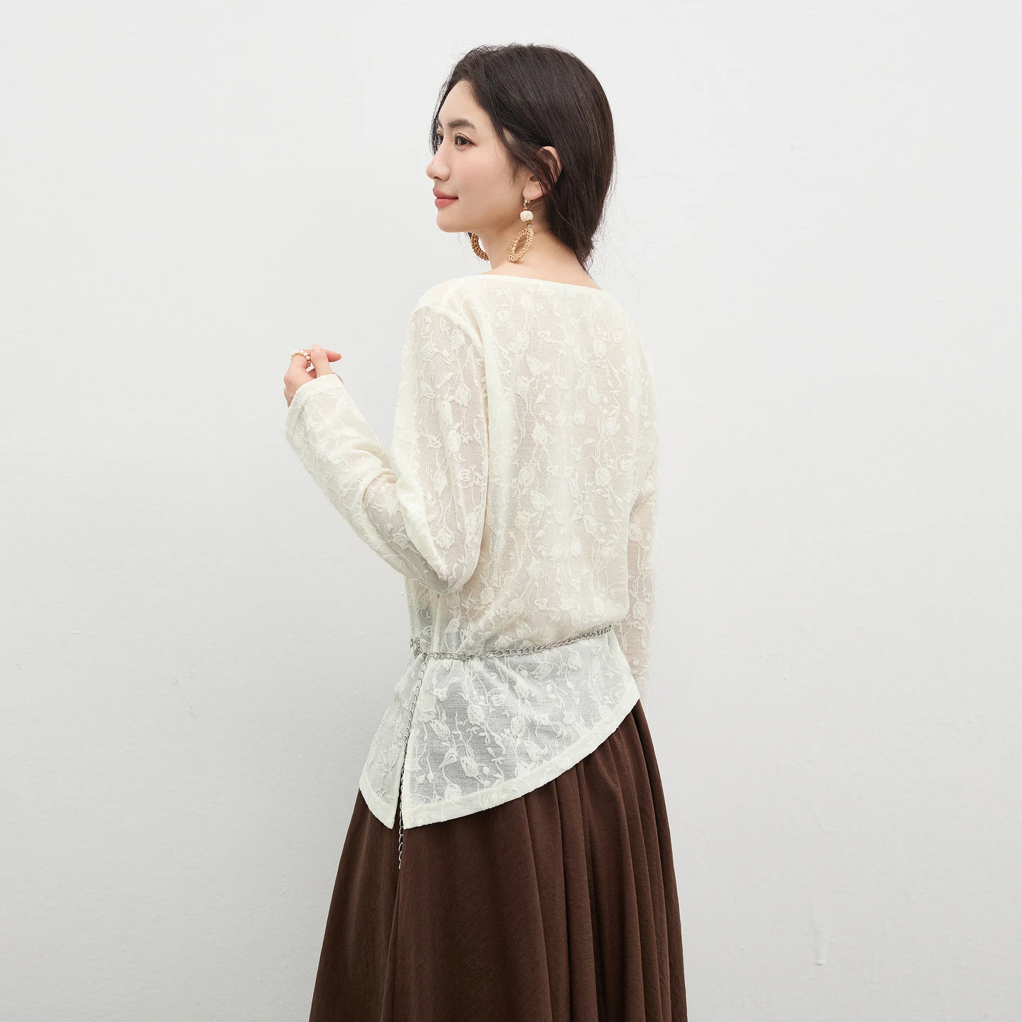 SENTUBILA Ladies Lace Top Women's Knit Tees 2026 Spring Fall Slanted Hem T Shirt Elegant Slim Fit Long Sleeve Tops 161TC5002