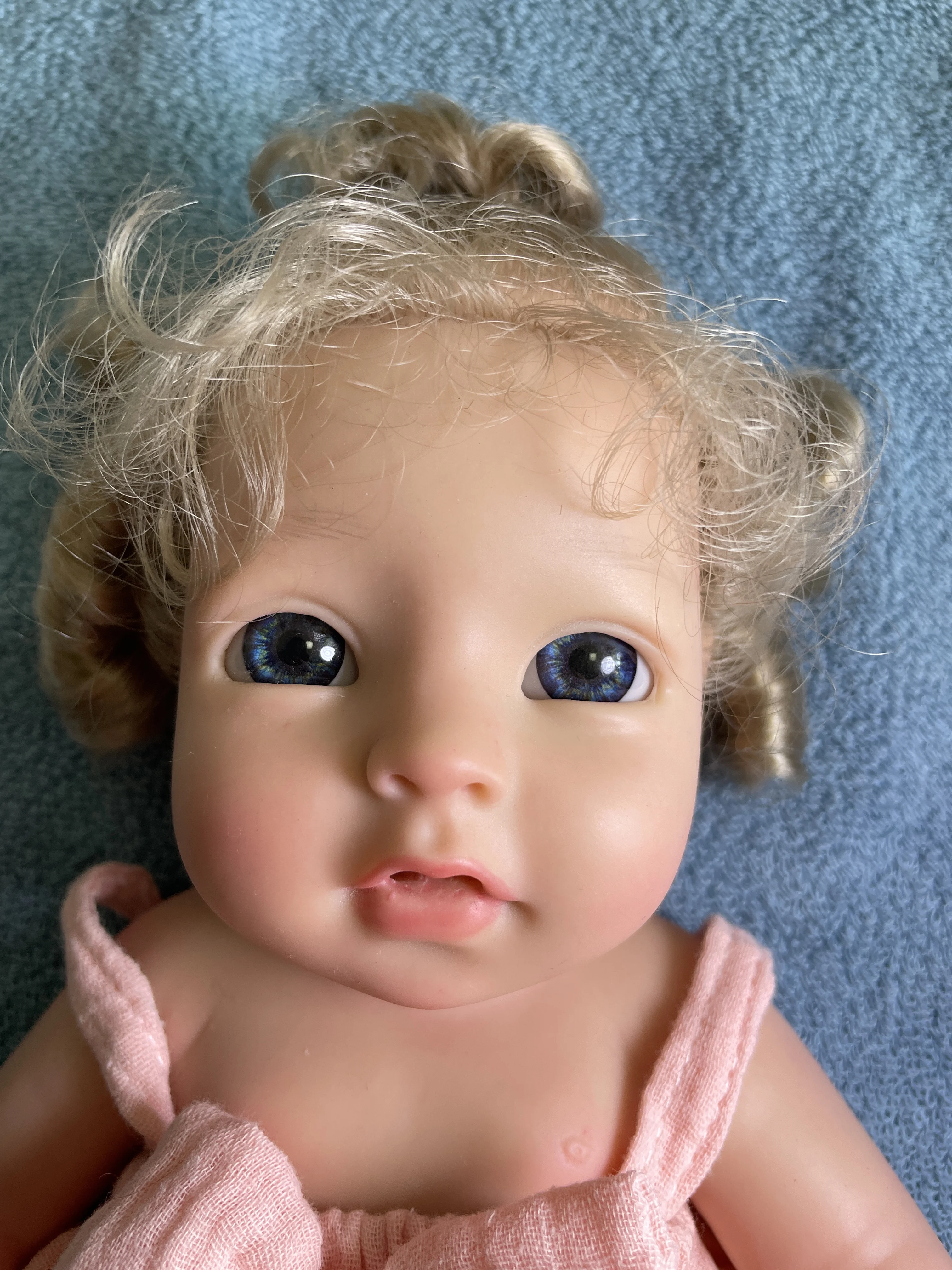 Handgewurzeltes Haar-Reborn-Baby: 13-Zoll-Platin-Silikonpuppe mit friedlichem Ausdruck – limitierte Auflage