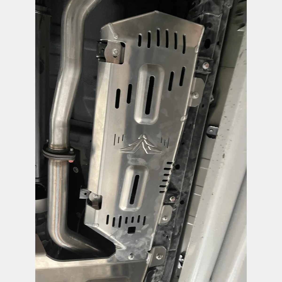 لوحات انزلاقية كاملة GWM Poer مناسبة للوحة حماية الجزء السفلي من الألومنيوم لشاحنة الالتقاط 4WD