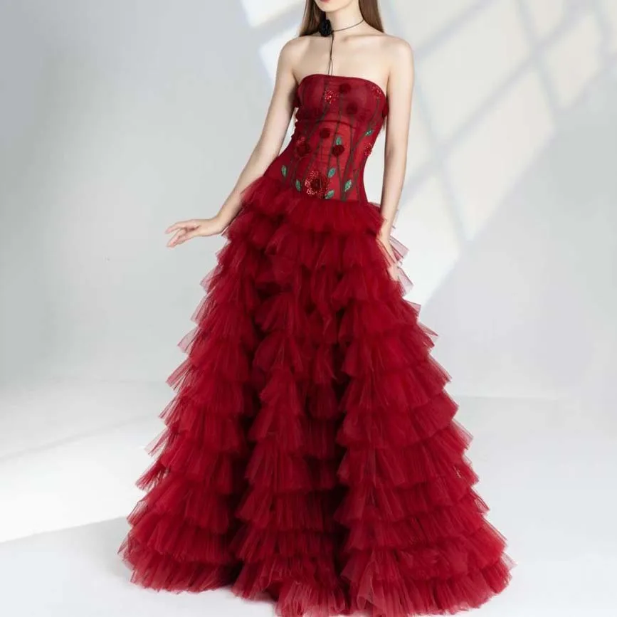 

Elegant Burgundy Women Prom Dresses Strapless Floor Length A-line Appliques Flowers Strapless Formal Evening Party Gowns