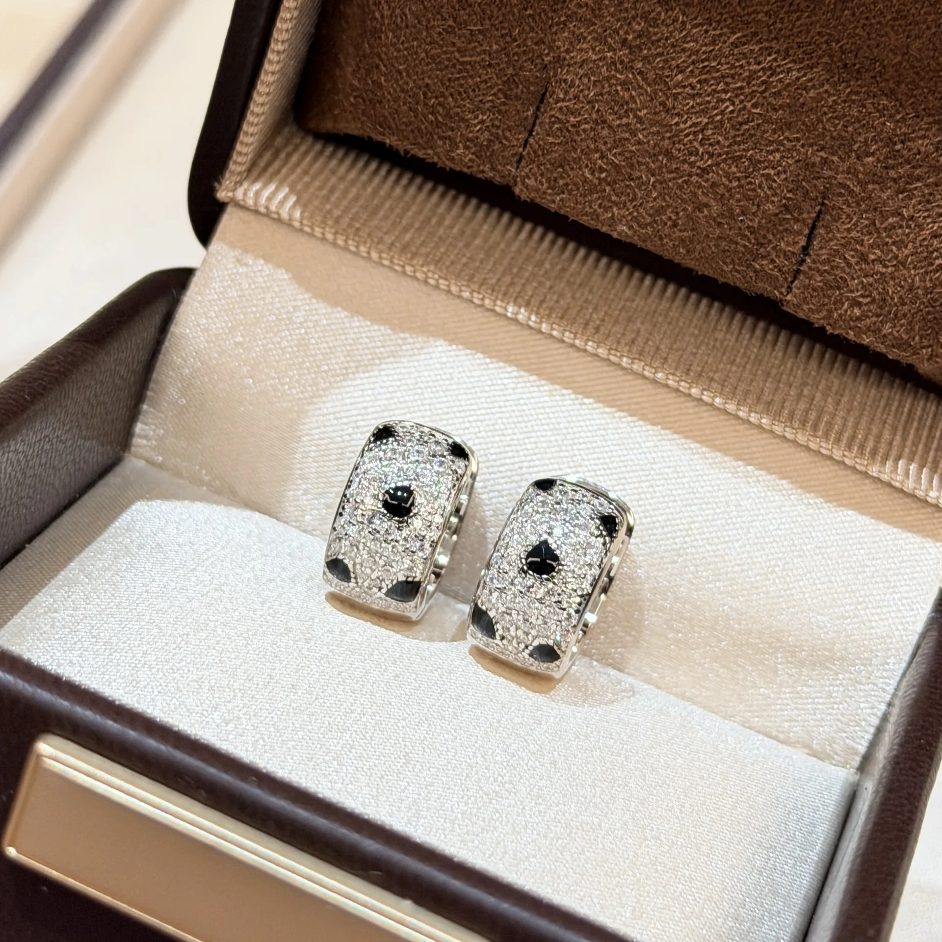 

S925 Sterling Silver Leopard Hoop Earrings Black Polka Dot Enamel Full Rhinestone Vintage Cheetah Luxury Jewelry Gift for Women