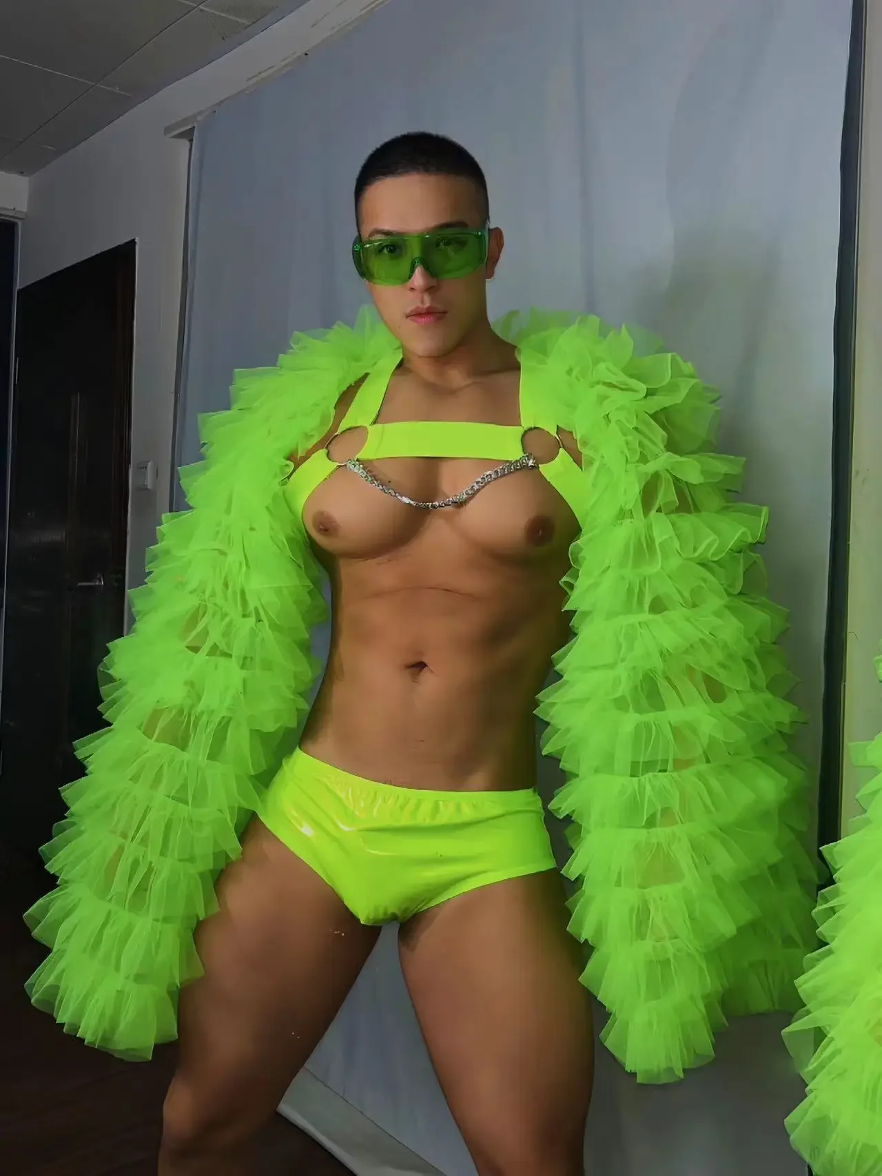 新しいセット蛍光グリーンポールダンス服ナイトクラブマッスルマンゴーゴーダンサーセクシーなパフォーマンス衣装パフスリーブショーツセット