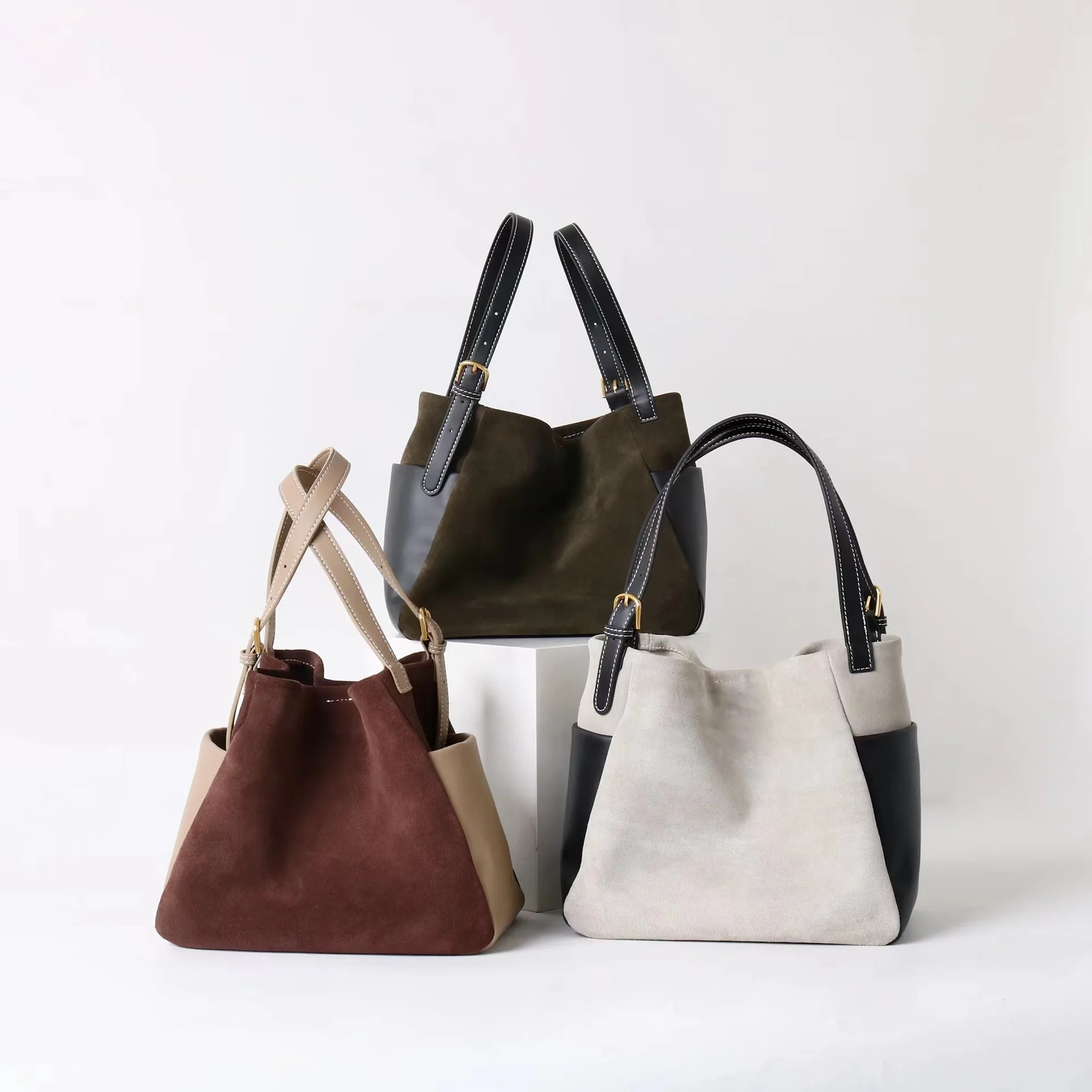 

2026New Fashion Casual Personality Matte Cowhide Tote Bucket Bag Simple Premium Shoulder Casual Commuter Messenger Handbag Women