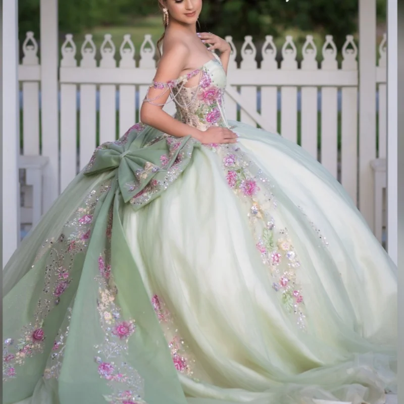 Abiti Quinceanera verde chiaro personalizzati con spalle scoperte Glitter applique fiore Ruffle Big Bow Vestido De 15 Quinceanera