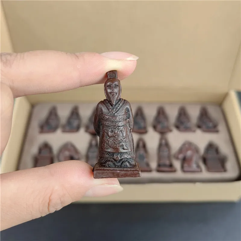 Terra-cotta retro deliberately made old trumpet chess pieces leather chess board 28 cm (11 in) handmade figure game