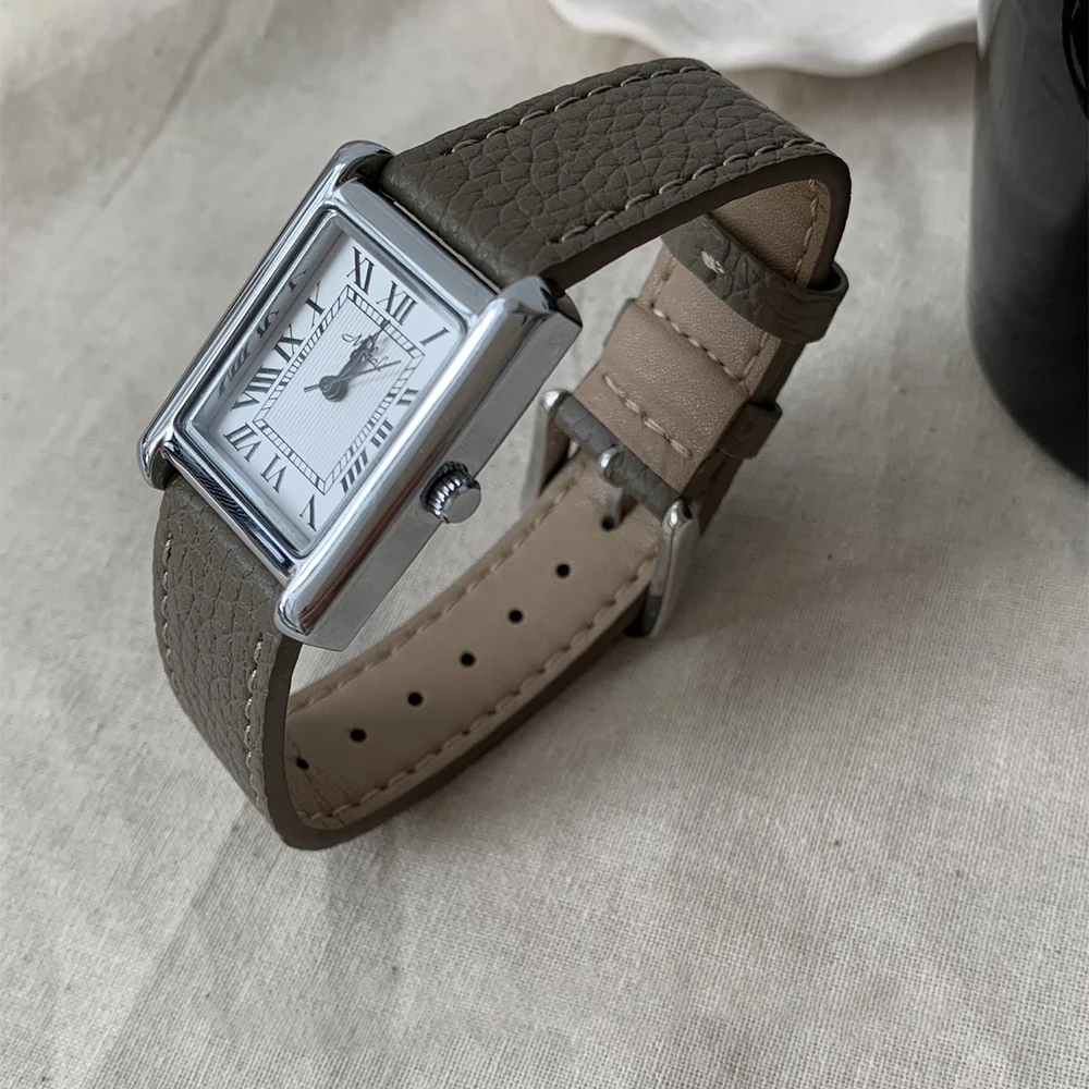 Fashion Temperament Vintage Senior Simplicity Belt Quartz Watch For women\'s girl Student gift Women\'s accessories