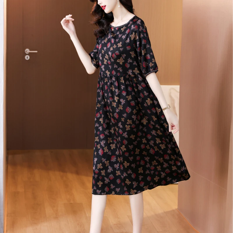 فستان نسائي صيفي أسود من الساتان العتيق فستان ضيق فاخر 2025 فستان مكتب سيدة منقوش عليه زهور من الحرير ميدي أنيق غير رسمي للحفلات الليلية