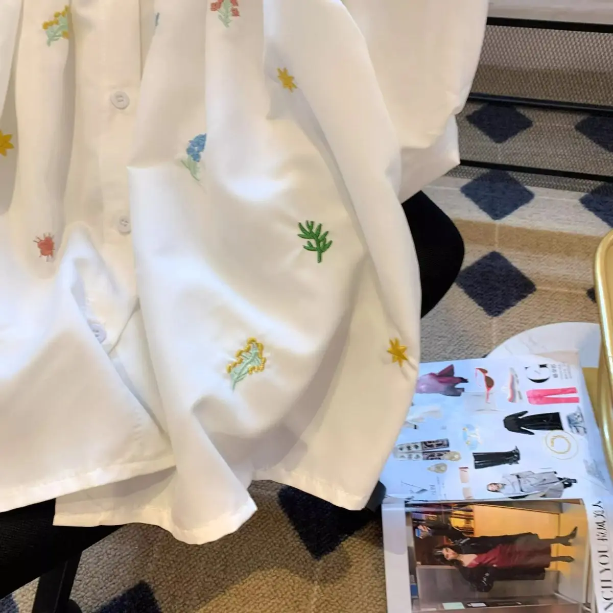 Plus rozmiar 5XL 150kg letnia elegancka damska haftowana bluzka z krótkim rękawem topy dla kobiet koszule damskie koreańskie słodkie ubrania